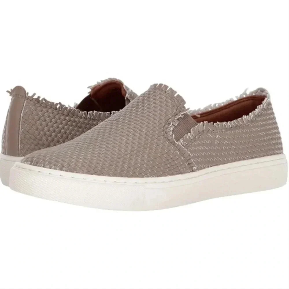 NWT Indigo Rd Women’s Kicky Tan Slip-On Shoes 6